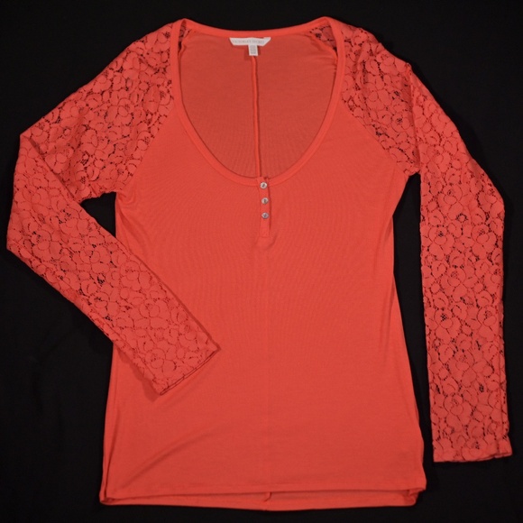 Victoria's Secret Women's Lace Sleeve Henley Scoop Neck Size Medium - Picture 9 of 10